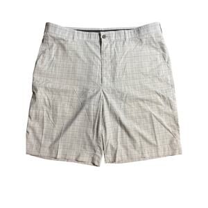 Men’s PGA Tour White & Gray Checked 10” Inseam Flat Front Golf Shirts Size 38‎
